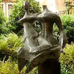 Guggenheim Next 10Pax