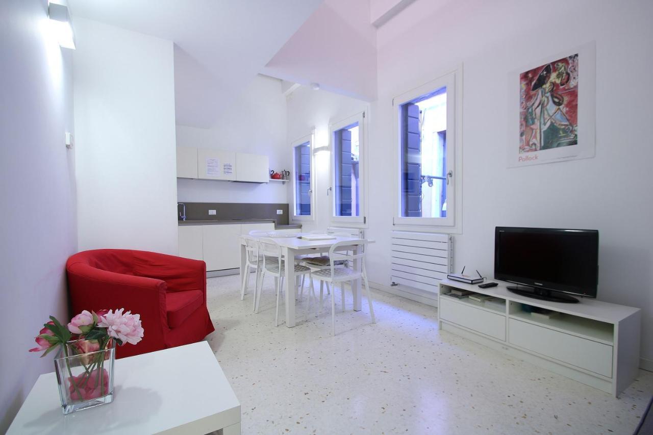 Guggenheim Next 10pax, Aircond, Wifi Apartment *